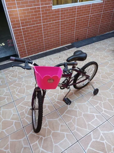 Bicicleta Infantil Aro 20 L.O.L. Surprise com Cestinha e Rodinhas - Ótimo Estado