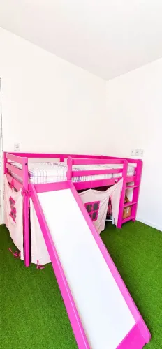 Cama infantil com escorregador