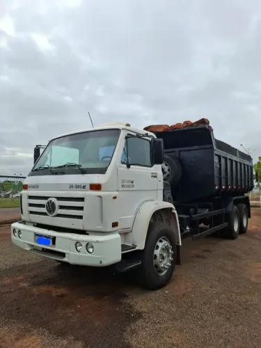 caminhão caçamba traçado 6x4 