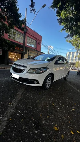 Chevrolet Onix Hatch LTZ 1.4 8V Flex Power Mec. 4P 2015