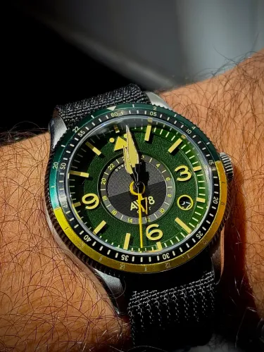 Relogio avi-8 flyboy gmt