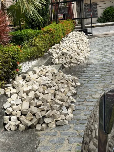 Pedras portuguesas para doação
