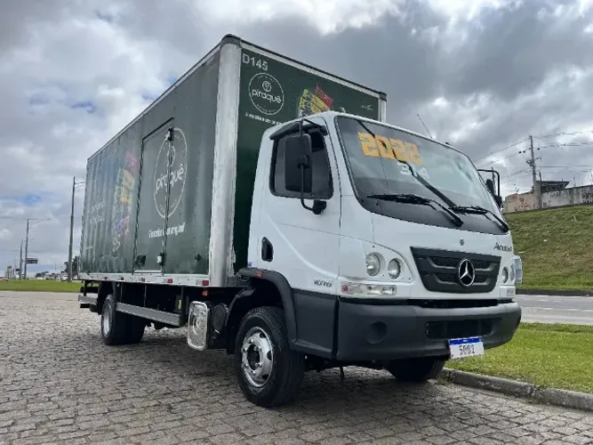 MB Accelo 1016 ano 2022/22 - Mercedes Benz - Completo - Baú Facchini 6,20 metros