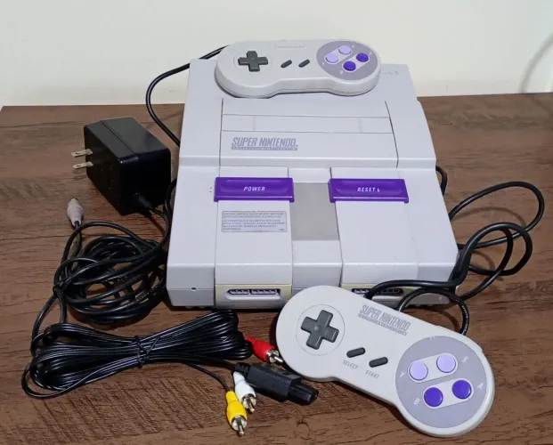 Super Nintendo Original + Cabos + 2 controles originais