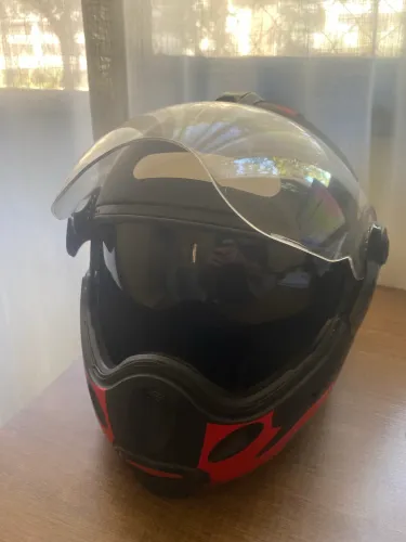 Capacete Escamoteável/articulado com óculos solar interno