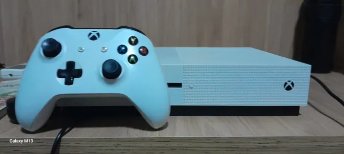 Vende-se um XBOX ONE S