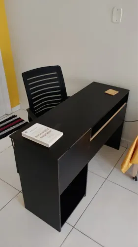 Vendo mesa + cadeira de escritório