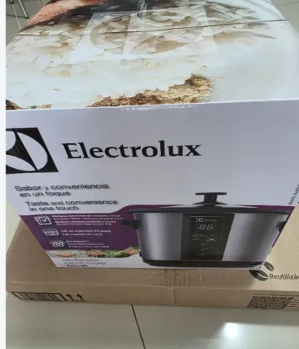 Panela Elétrica Multiuso Electrolux Chef ECC20 Digital 1,8 Litros Preta/Inox, Nova