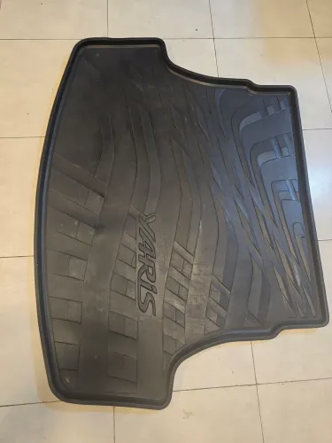 Bandeja protetora ORIGINAL para porta-malas Yaris Sedan