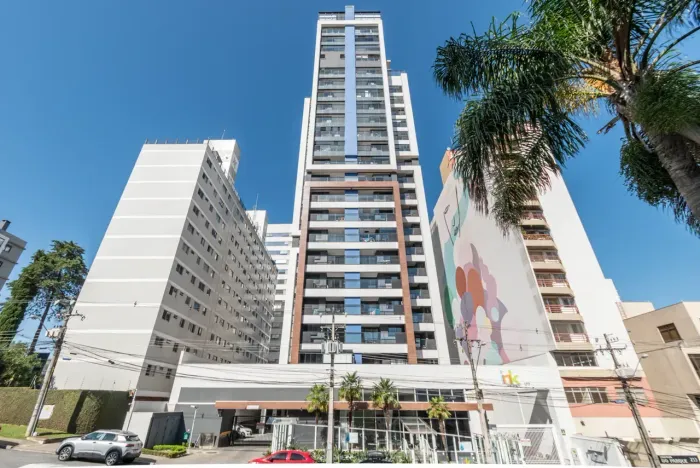 Apartamento mobiliado à venda no bairro Champagnat, com 48 m² de área privativa e 1 vaga d