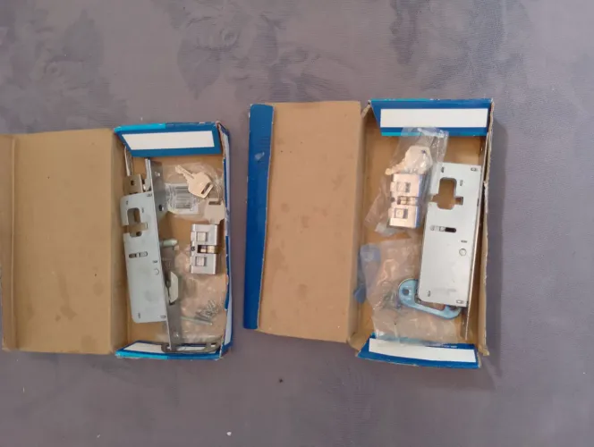 Fechadura bico de cegonha nova na caixa, para portas de correr