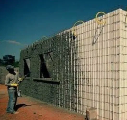 Casas de EPS e tijolos