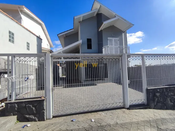 Casa para Alugar em Jardim Renata, Arujá - 3 Dorms, 200m²