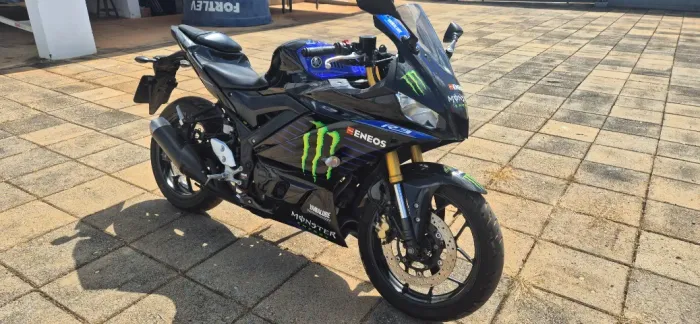 Yamaha R3 monster muito nova