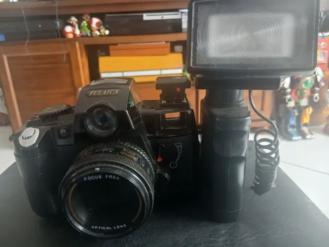 Máquina fotográfica antiga Fulaica - leia