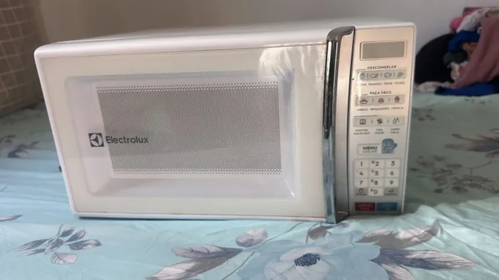 Microondas semi-novo 27 Litros