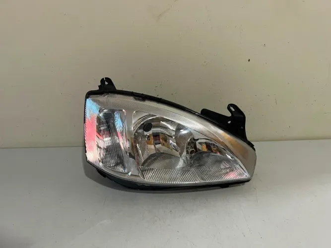 Farol direito Corsa / Montana 2003/2004/2005/2006/2007/2008/2009/2010/2011/2012