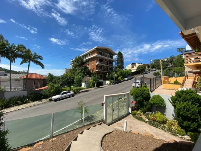 IMOBILIARIA INBOX CIA VENDE EM BENTO GONÇALVES - Casa com 04 dormitório sendo 01 suíte no