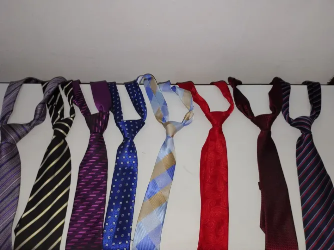 8 gravatas por 40 reais