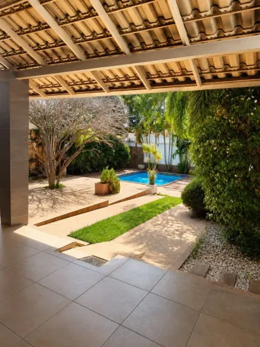 Casa ampla, pode ser ultizada para fins comerciais ou fazer