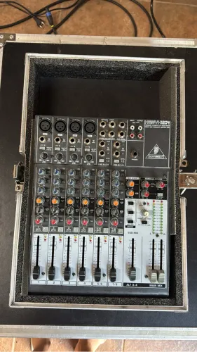 Mesa de som behringer XENYX1204