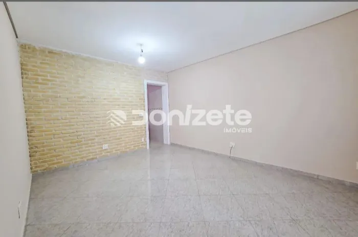 Sobrado residencial com 3 quartos e churrasqueira para aluguel no Bairro Jardim