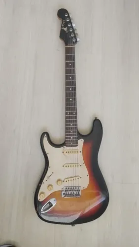 Guitarra elétrica Eagle estilo Stratocaster 