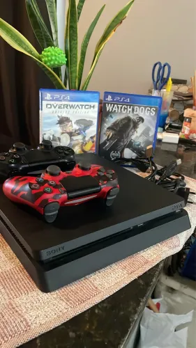 PlayStation quatro / 2 controles / + Jogos
