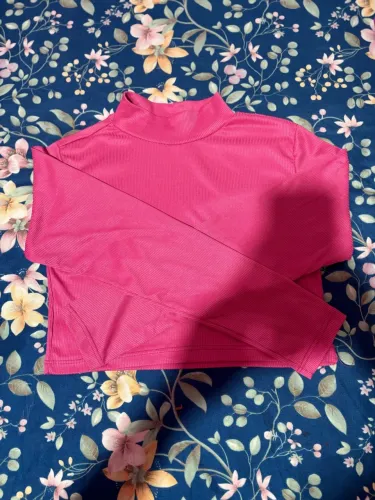 BLUSAS: PRIMEIRA CROPPED ROSA DA MANGA LONGA, SEGUNDA BODY VERDE!