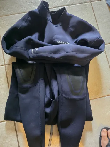 Roupa de neoprene marca OLAIAN zerada