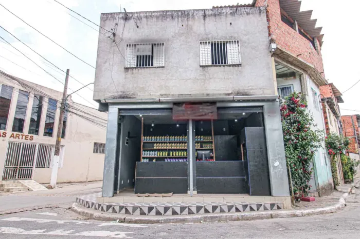 Prédio comercial na Avenida Apólogos Orientais, 600 45 m²