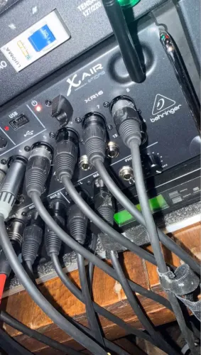 Console mesa digital Behringer XR16