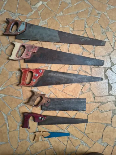 6 serras antigas de mão
