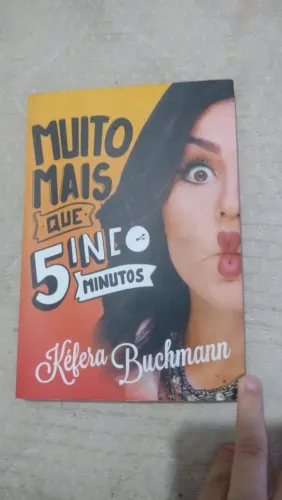 LIVRO: MUITO MAIS QUE CINCO MINUTOS - KÉFERA BUCHMANN