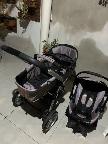 Carrinho com BB conforto