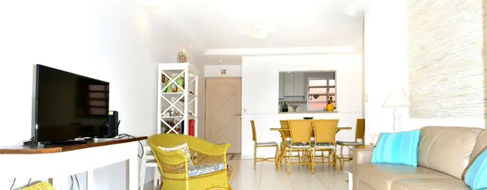 Apartamento no Condomínio Penhasco Cinco Estrelas na Praia da Enseada.