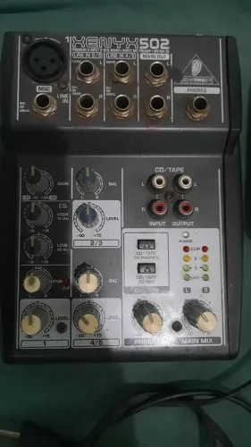 Mesa de som behringer Xenys