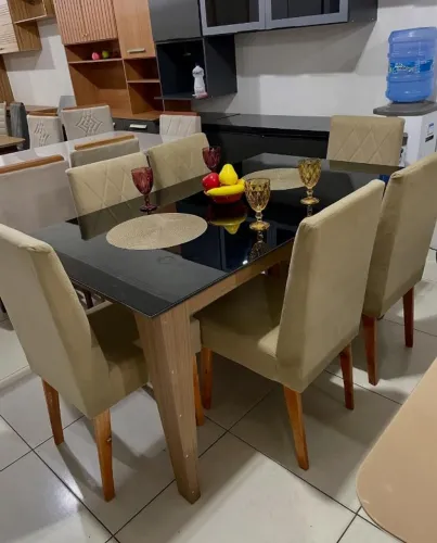 Mesa tampo de vidro com 6 cadeiras