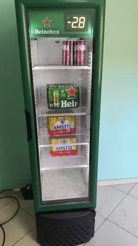 Cervejeira slim da Heineken 220v 218lt