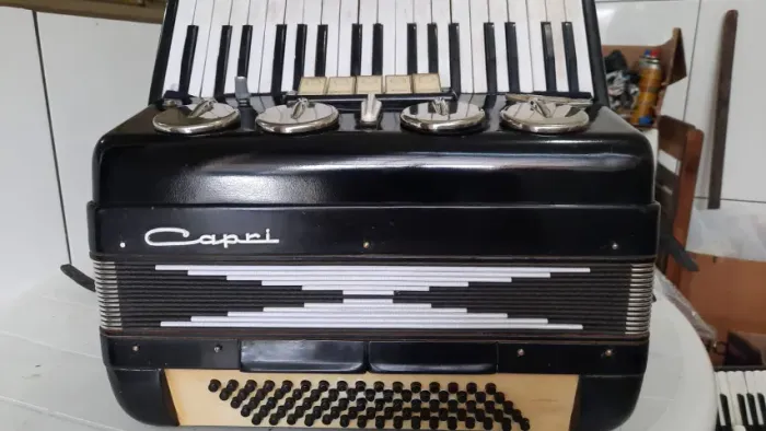 acordeon 80 baixos capri favor ler o anuncio