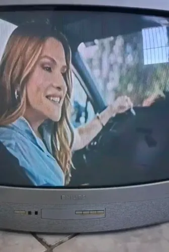 TV de Tubo Philips 20"  - Ideal para PS1, PS2 (Acompanha conversor digital e controles)