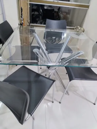 Mesa de jantar 4 cadeiras