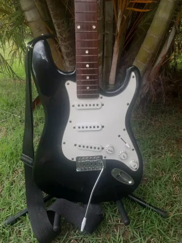 Guitarra Dolphin SSS era Assale linda!