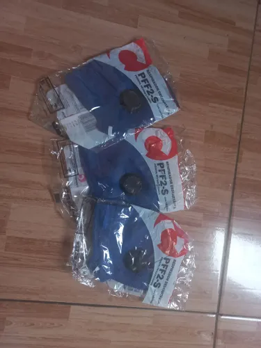 Vendo máscara com respirador para utilidades industrial e doméstica marca camper tenho 86