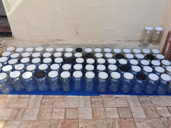 Vendo vidros usados limpo esterilizado 2, litros 800 ml