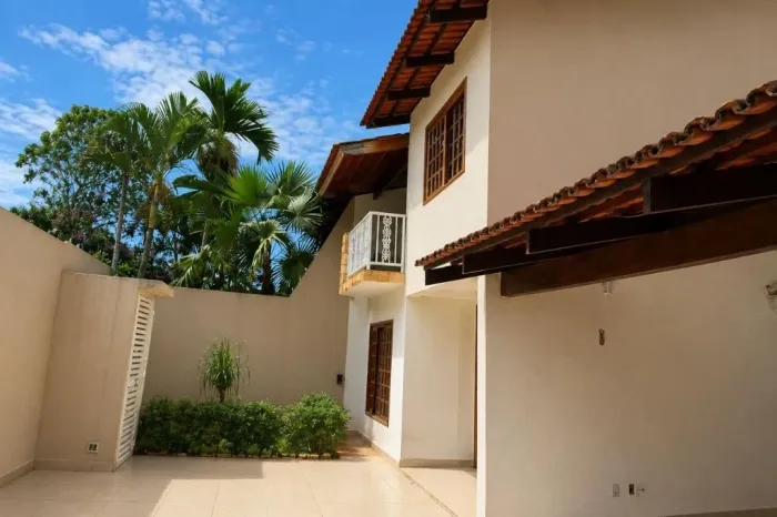 Sobrado com 4 dormitórios à venda, 251 m² por R$ 847.000,00 - Jardim América - Goiânia/GO