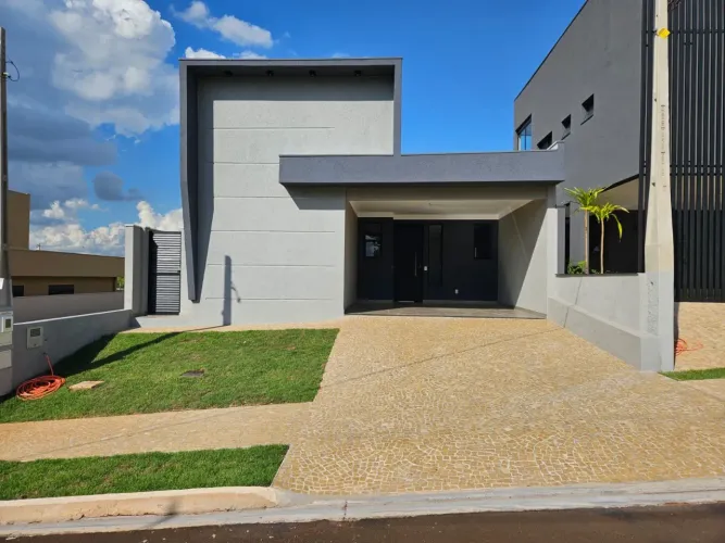 Casa 3 suítes , rica em armários recém construída Cond. Quinta da Mata 1.