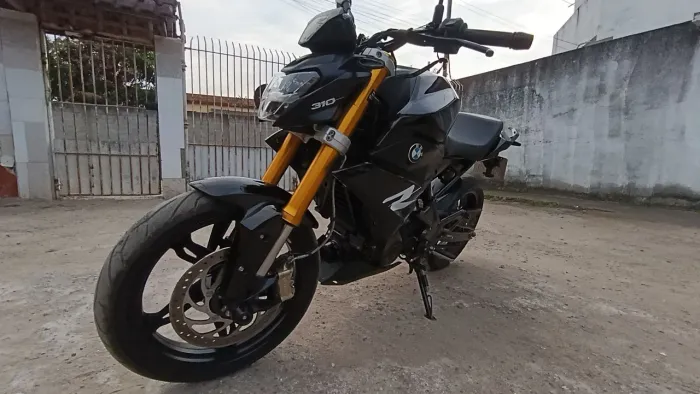 BMW G310R com apenas 3 mil km