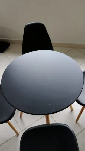 kit mesa + cadeiras estilo Eames DSW
