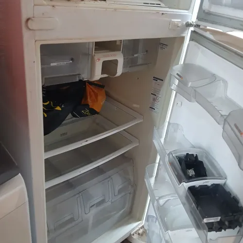 Venda geladeira pra retirada de peças 